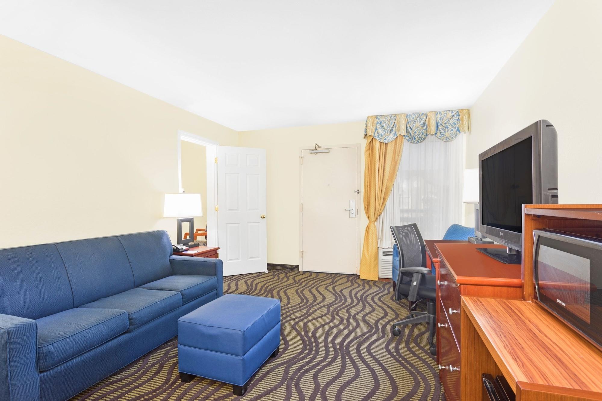 Baymont By Wyndham Savannah Midtown Экстерьер фото
