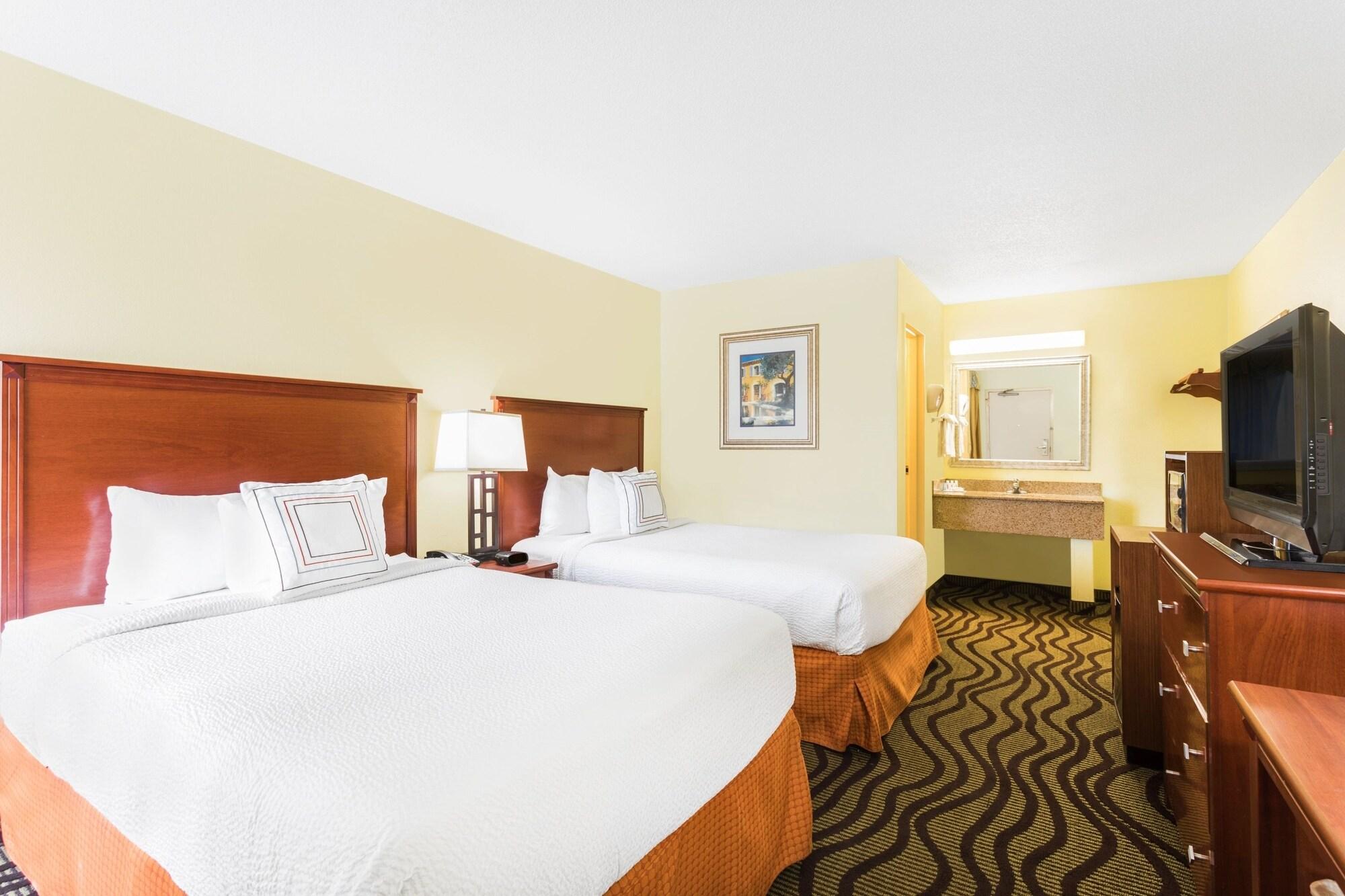Baymont By Wyndham Savannah Midtown Экстерьер фото