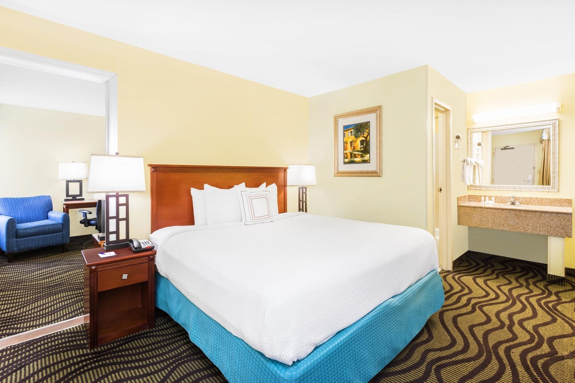 Baymont By Wyndham Savannah Midtown Экстерьер фото