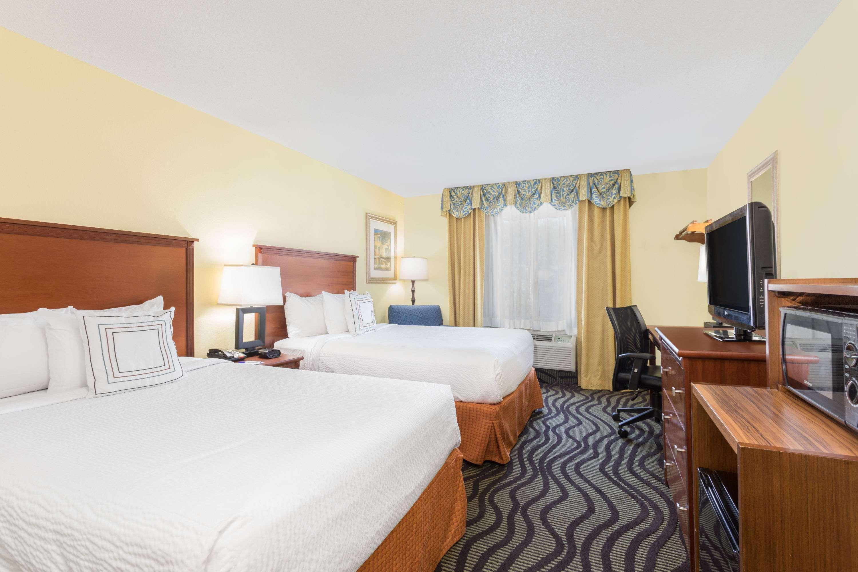 Baymont By Wyndham Savannah Midtown Экстерьер фото