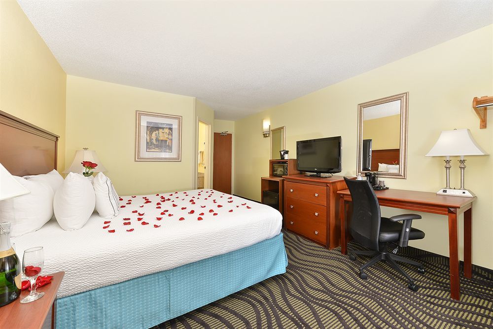 Baymont By Wyndham Savannah Midtown Экстерьер фото