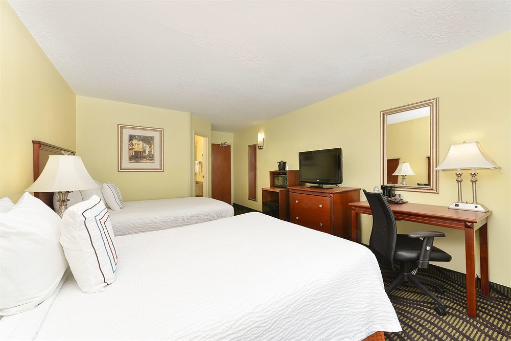 Baymont By Wyndham Savannah Midtown Экстерьер фото